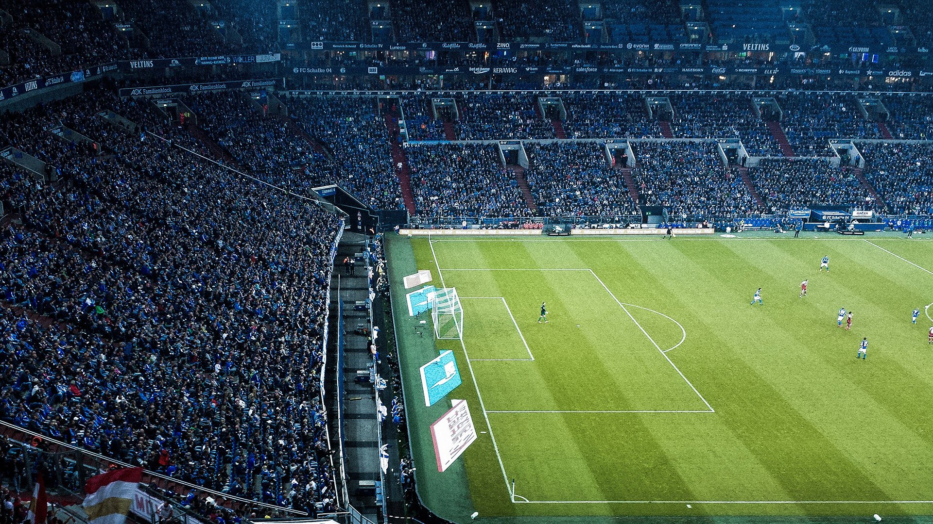 “宽板滑水:东三叉湖马鞍山赛场成运动爱好者的新天堂”